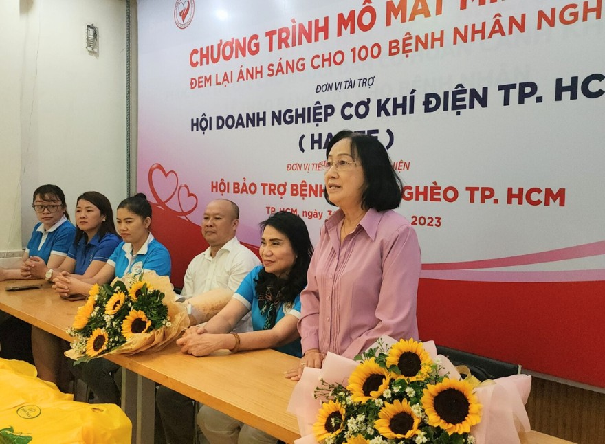 Hamee chương trình mổ mắt cho bệnh nhân nghèo